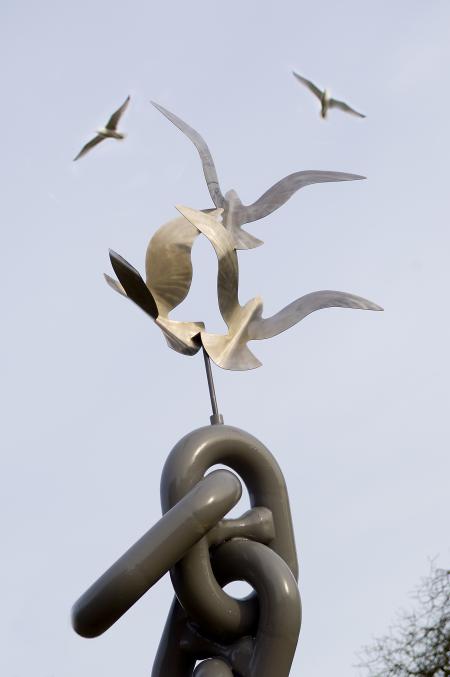 St George's Park, Great Yarmouth: Seagull detail on park entrance by Nigel Barnett and Ros Newman